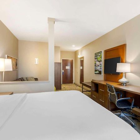 Comfort Inn & Suites Valdosta Esterno foto